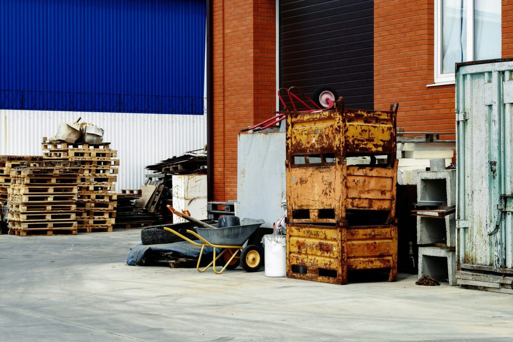 a pile of wooden crates sitting next to a building